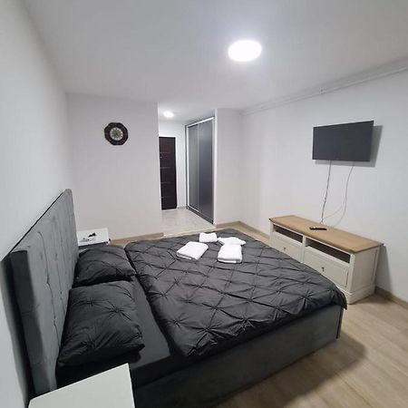 Garsoniera Lux Lorena&Kevin Πιτέστι Εξωτερικό φωτογραφία